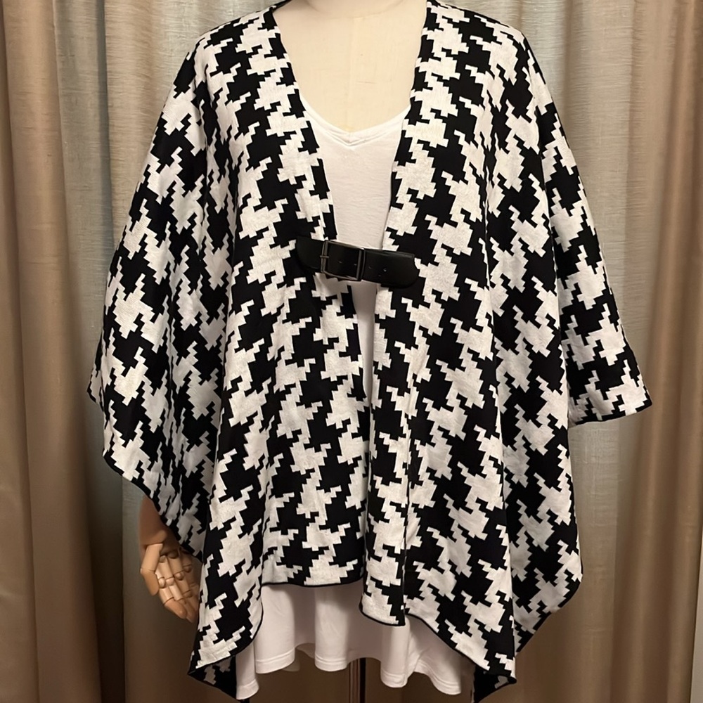 Nina Leonard Womens Medium Buckle Houndstooth Black and White Sweater Poncho